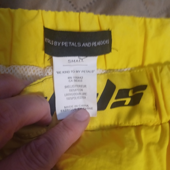 Petals to petals and peacocks windbreaker  small sweats - Picture 2 of 7